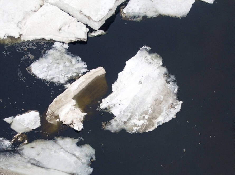 Sikon, au pré-printemps s’amorce la fonte des glaces | Photo Pascal Huot