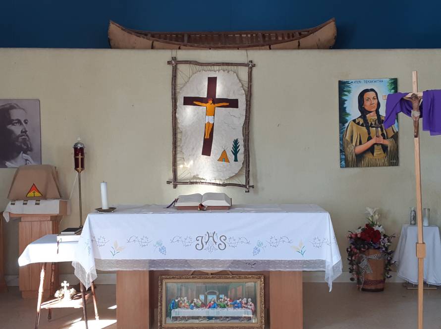 Choeur de l'église de la Mission Saint-Georges à Lac-Simon | Photo : Sébastien Lafontaine