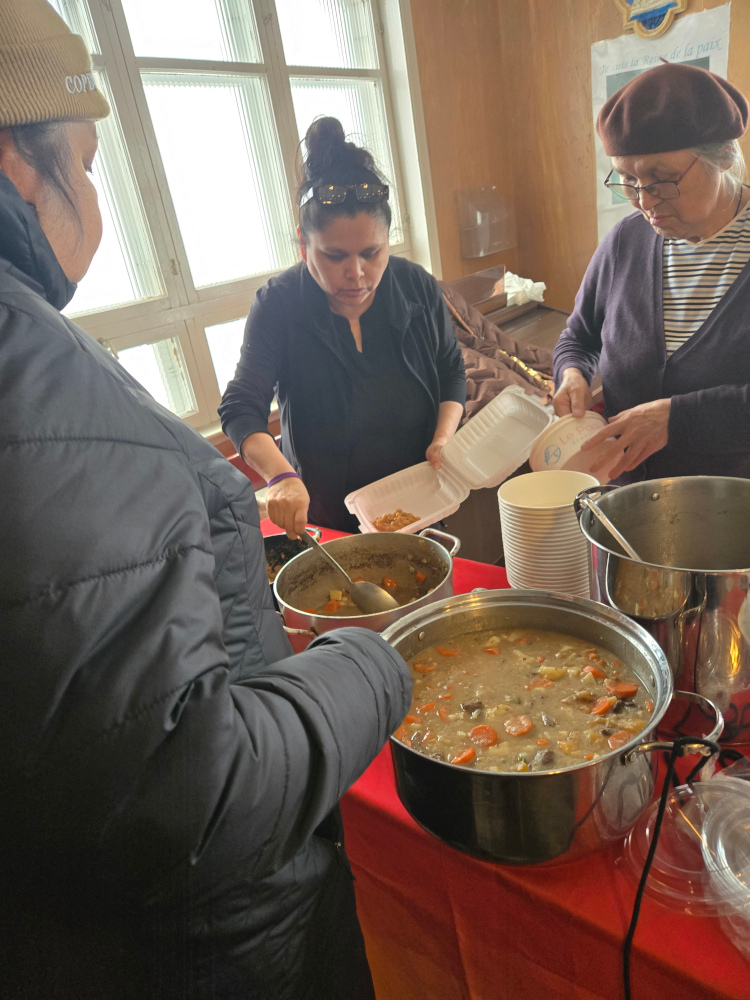 Soupe populaire organisée une fois par moi | Photo : Jocelyne Guénard