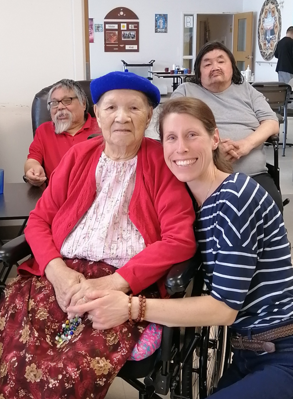Élise et une aînée atikamekw | Photo : xxx