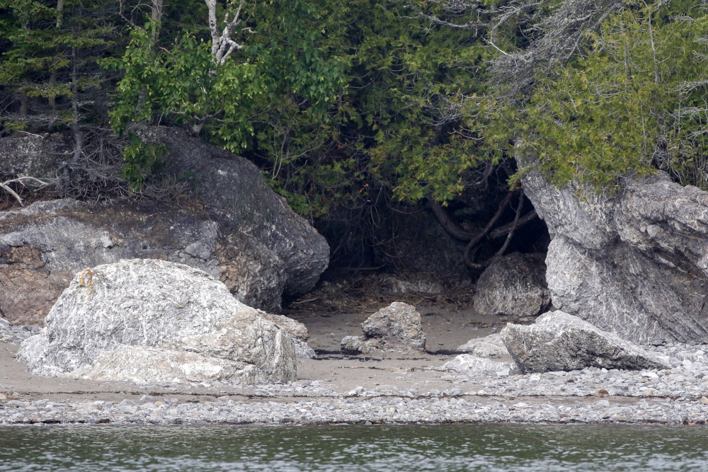 Grotte de l'île au Massacre | Photo : Pascal Huot